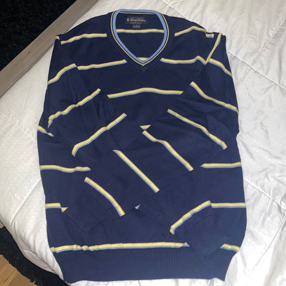 Mens Brooks Brothers sweater in excellent condition